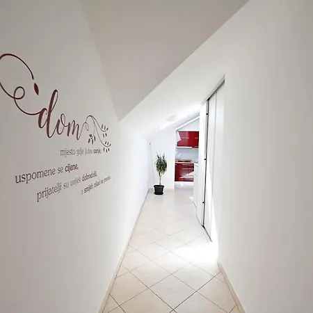 L & Z Visnjik ,free Private Garage & Self Check-in * Zadar