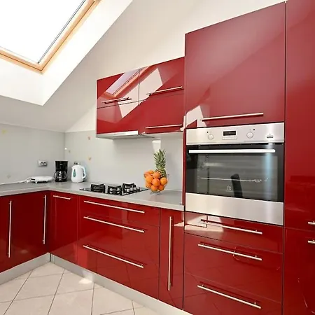 L & Z Visnjik ,free Private Garage & Self Check-in Apartment Zadar