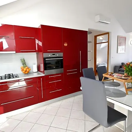 L & Z Visnjik ,free Private Garage & Self Check-in Apartment
