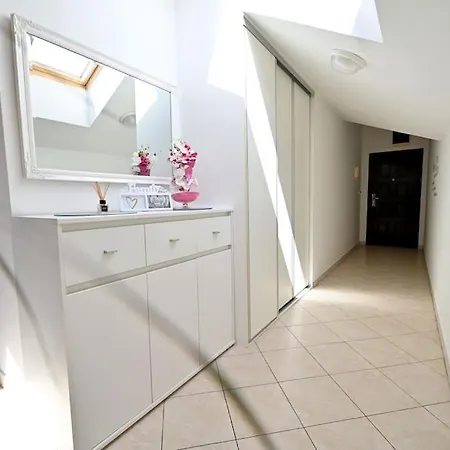 L & Z Visnjik ,free Private Garage & Self Check-in * Zadar