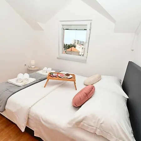 Apartment L & Z Visnjik ,free Private Garage & Self Check-in *