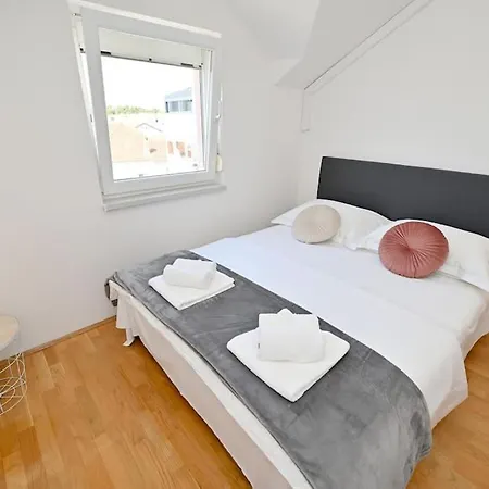 L & Z Visnjik * Zara