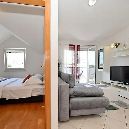 L & Z Visnjik ,free Private Garage & Self Check-in * Zadar