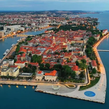 Apartment L & Z Visnjik ,free Private Garage & Self Check-in Zadar