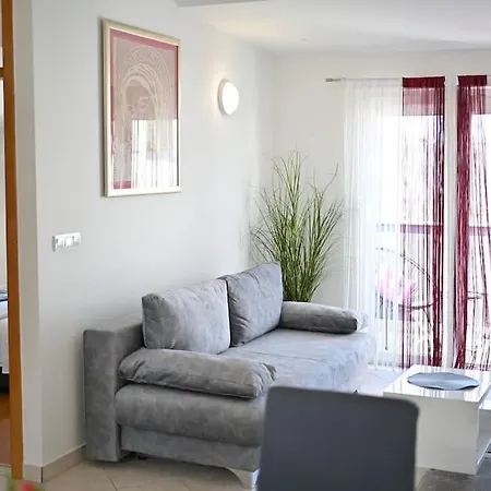 L & Z Visnjik ,free Private Garage & Self Check-in Apartment Zadar